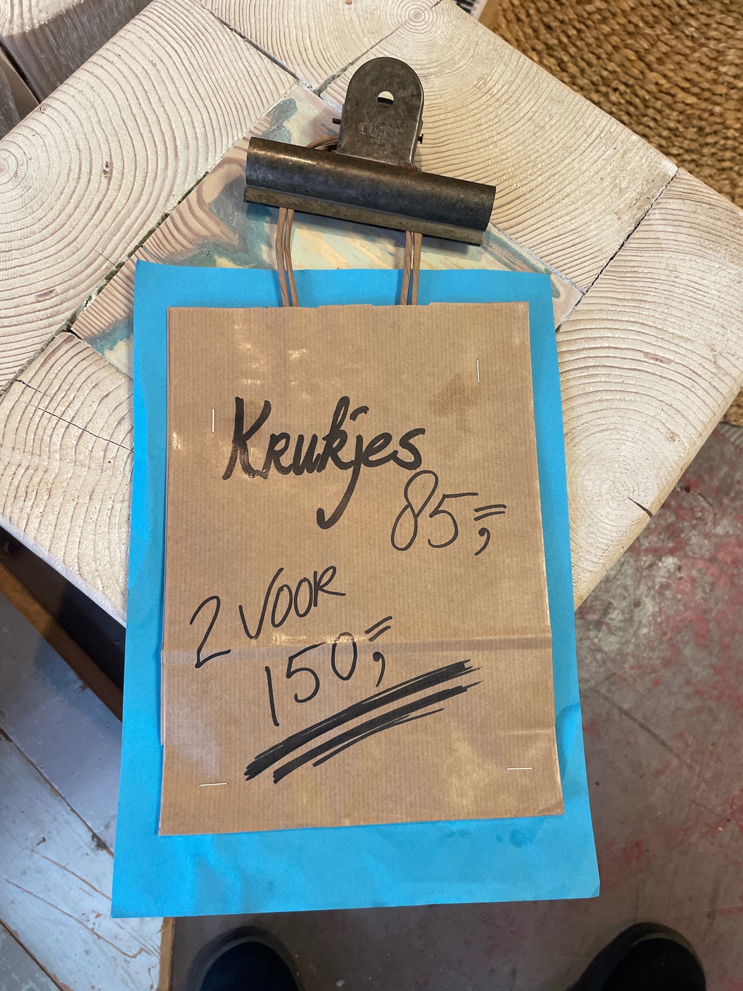 Houtenkrukje op wieltjes