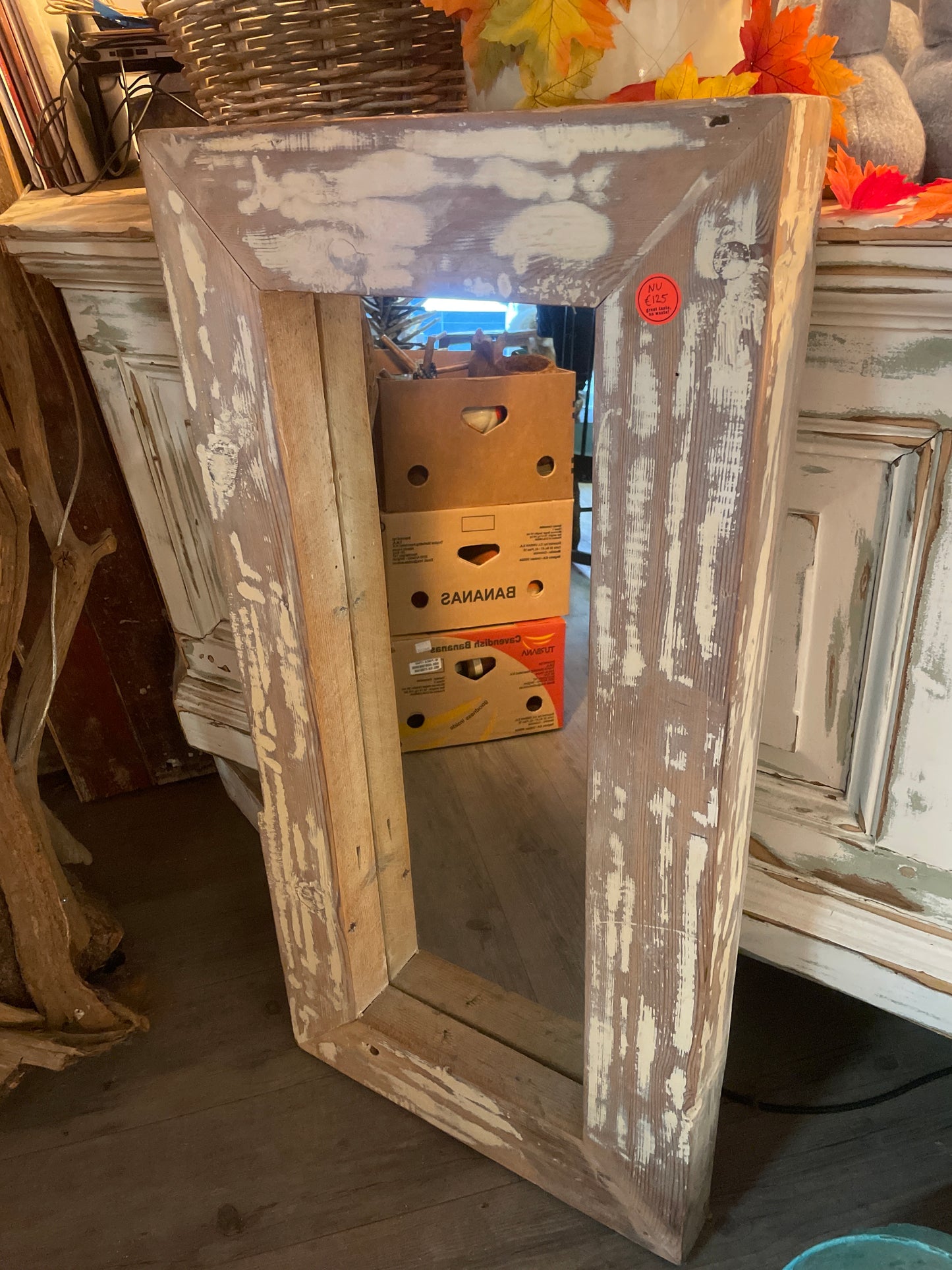 Spiegel met houten lijst